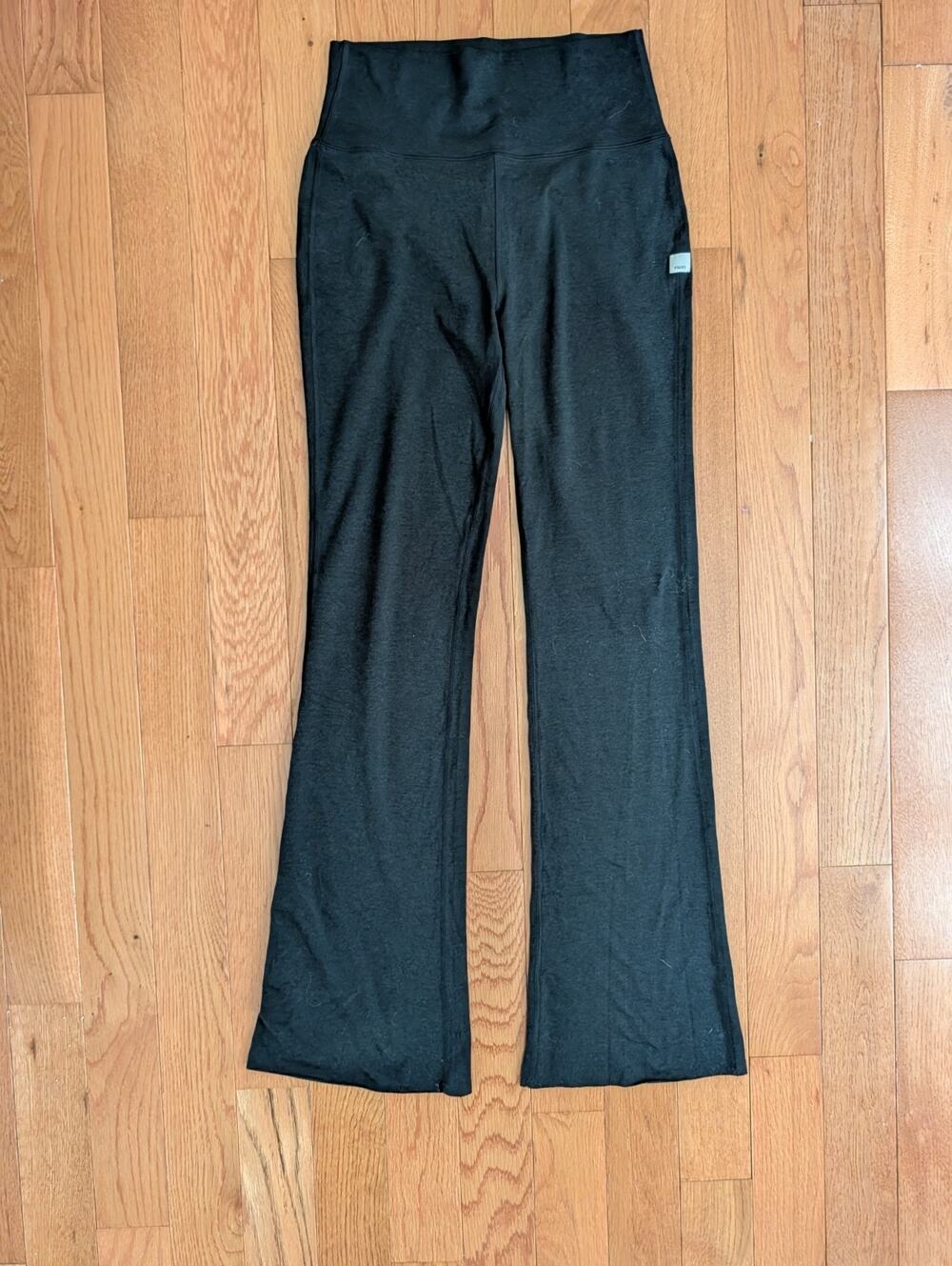 Vuori AllTheFeels Women’s Pants Black S Regular Slim Flare Legging Style 4063